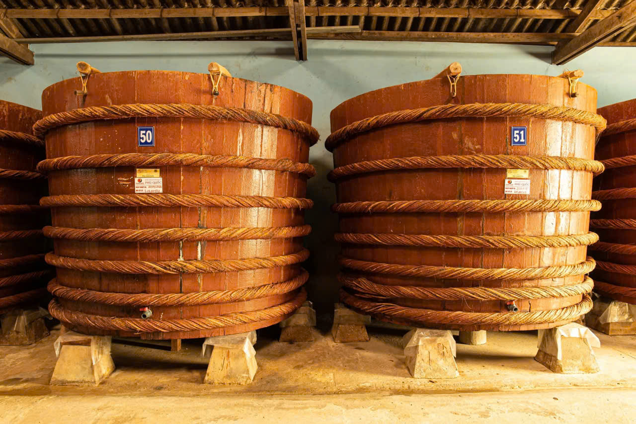 <b>Thùng gỗ ủ chượp cá làm nước mắm truyền thống </b>